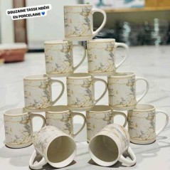 Une douzaine tasse en porcelaine