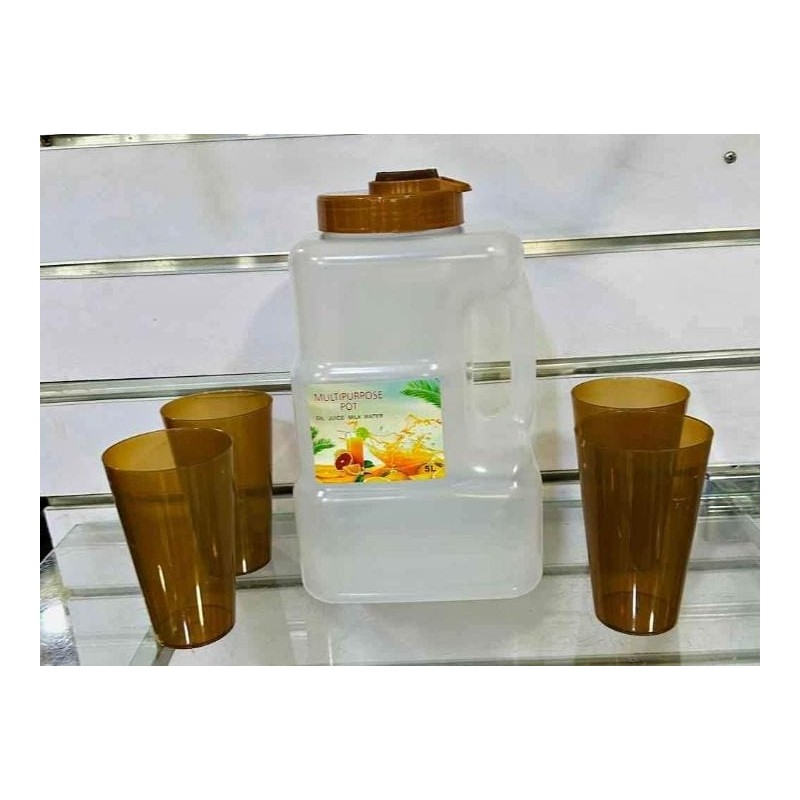 Bouteille d'eau en plastique avec 4 tasse