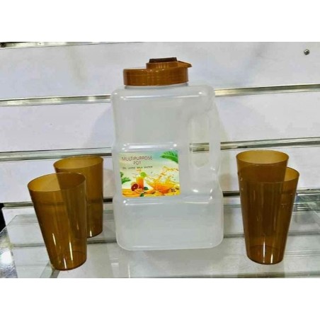 Bouteille d'eau en plastique avec 4 tasse